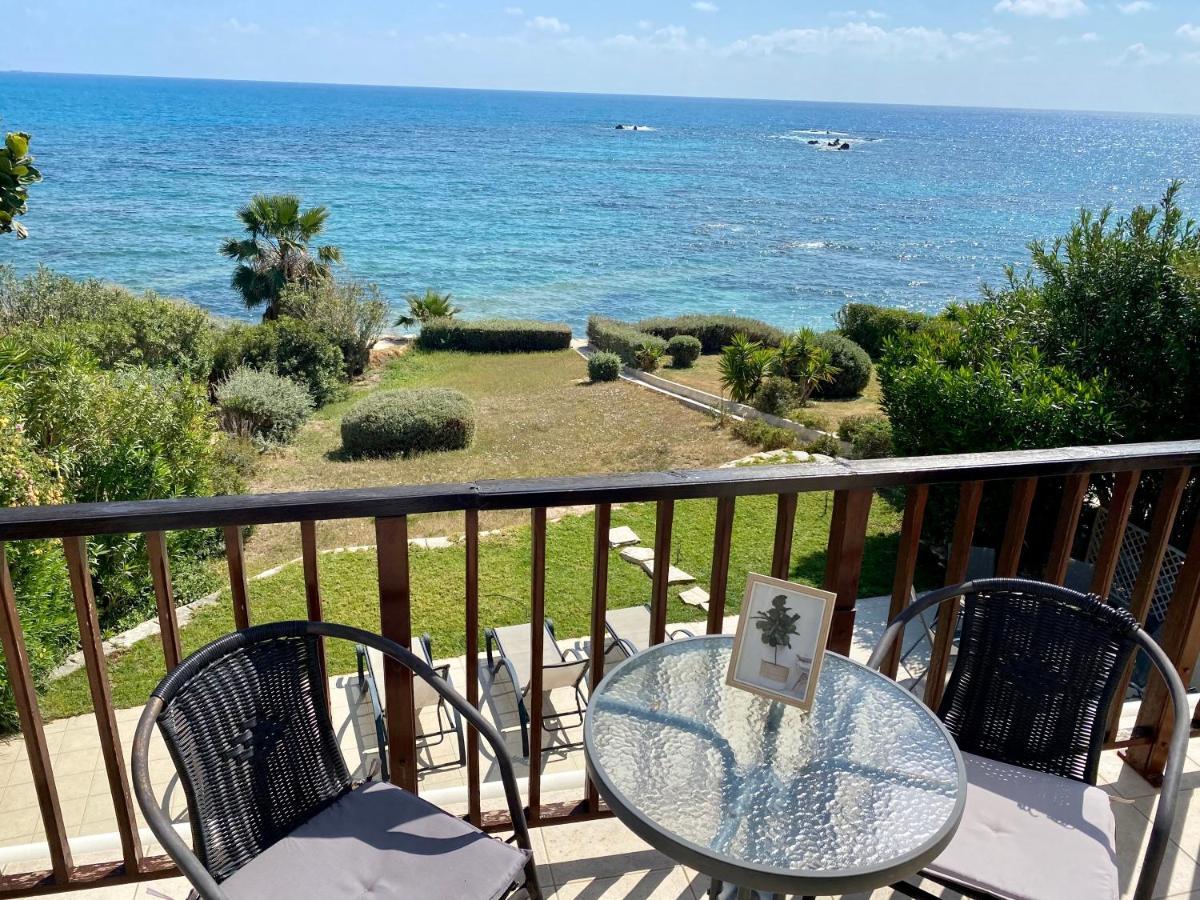 Amazing Front Line Villa In Coral Bay Peyia Buitenkant foto