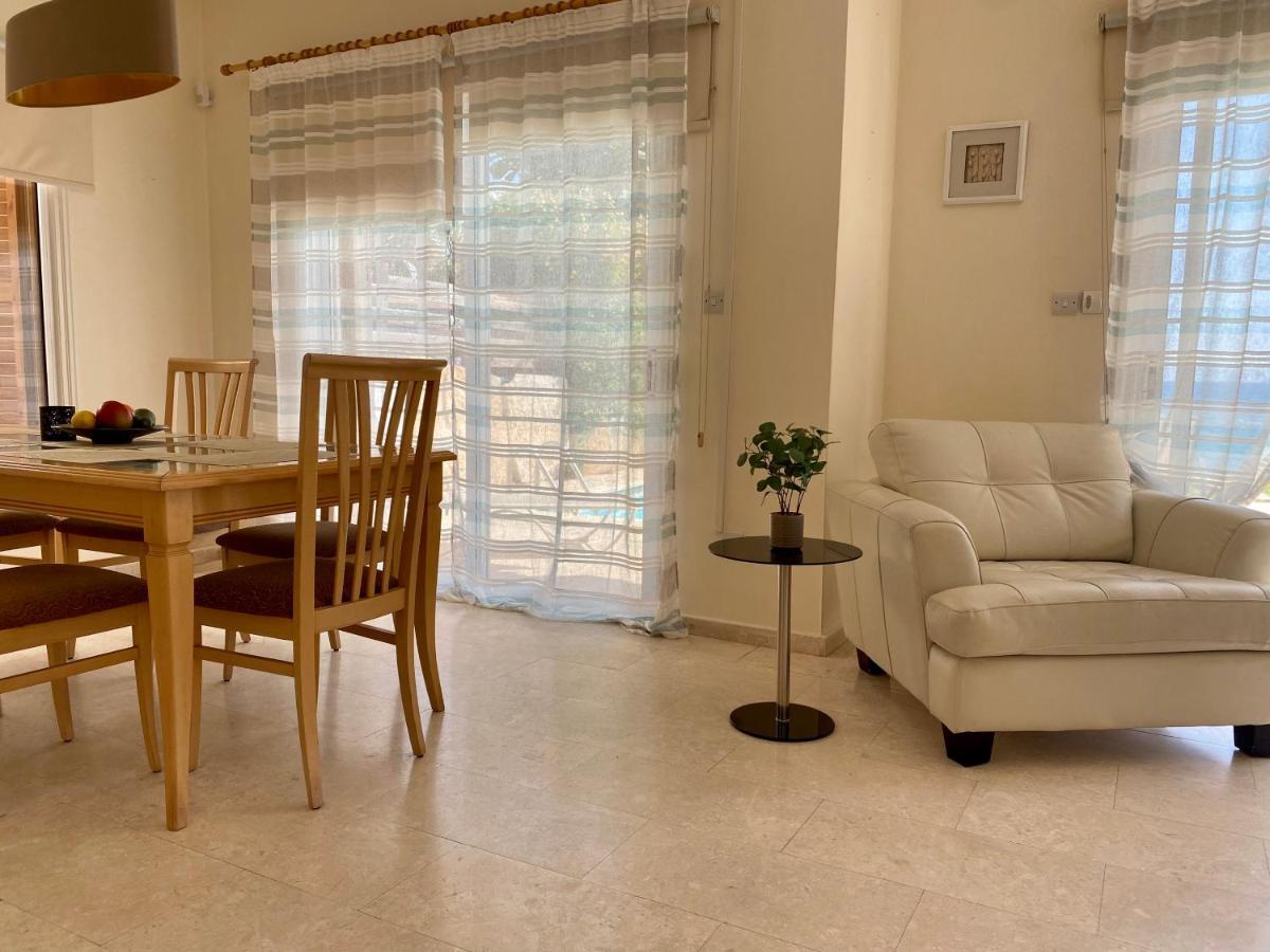 Amazing Front Line Villa In Coral Bay Peyia Buitenkant foto